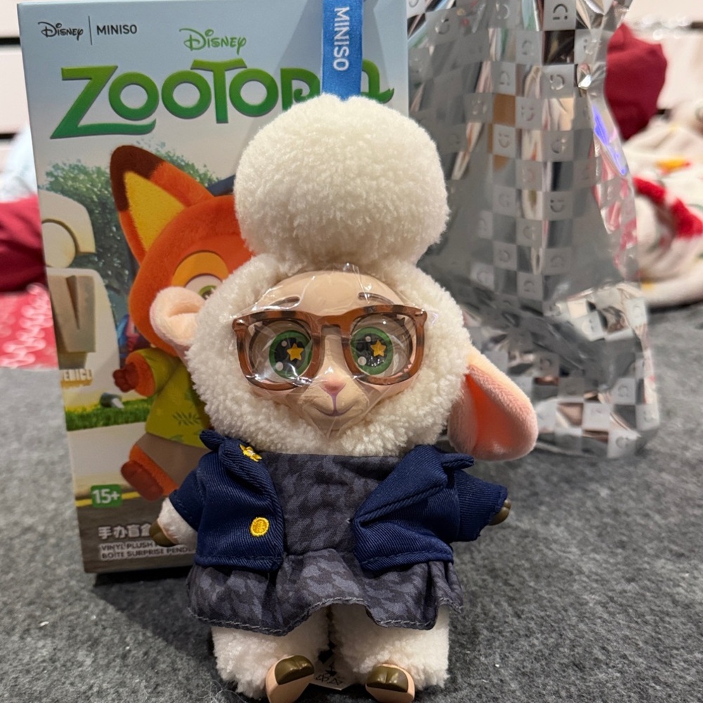 Disney Zootopia - Confirmed - “Bellwether” sheep in blue checked dress